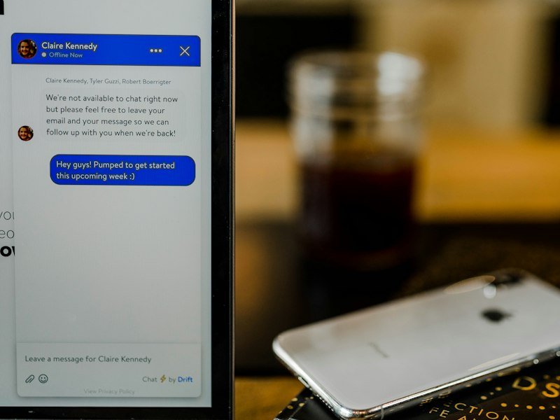 Chat de atención al cliente abierto en una pantalla